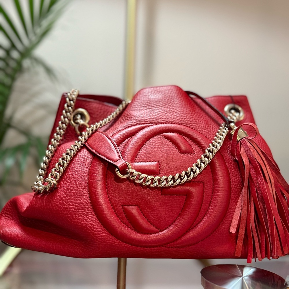 GUCCI 
Cellarius Calfskin Medium Soho Chain Shoulder Bag Vibrant Red